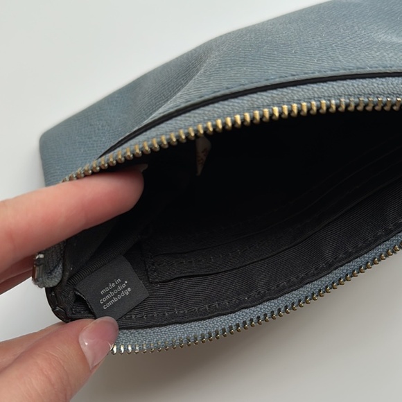 Coach zipper wristlet - Picture 7 of 7